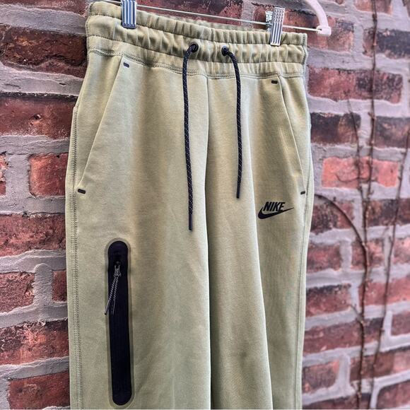 NEW Size XS Nike Sportswear Women's Tech Fleece Essential Jogger Alligator Black - Picture 3 of 10
